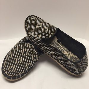 Stylish Dolce Vita Comfy Flats Aztec print Size 10
